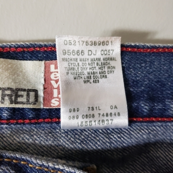 Levi's 550 Relaxed Tapered Leg High Rise Dark Wash Mom Jeans-Size 14 - Picture 8 of 9